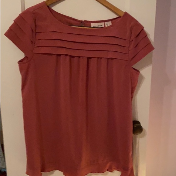 Dkny Tops - DKNY Rose button up back blouse